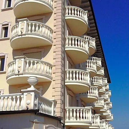 Palace 5*