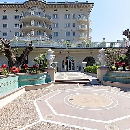 Palace Hotel 5*